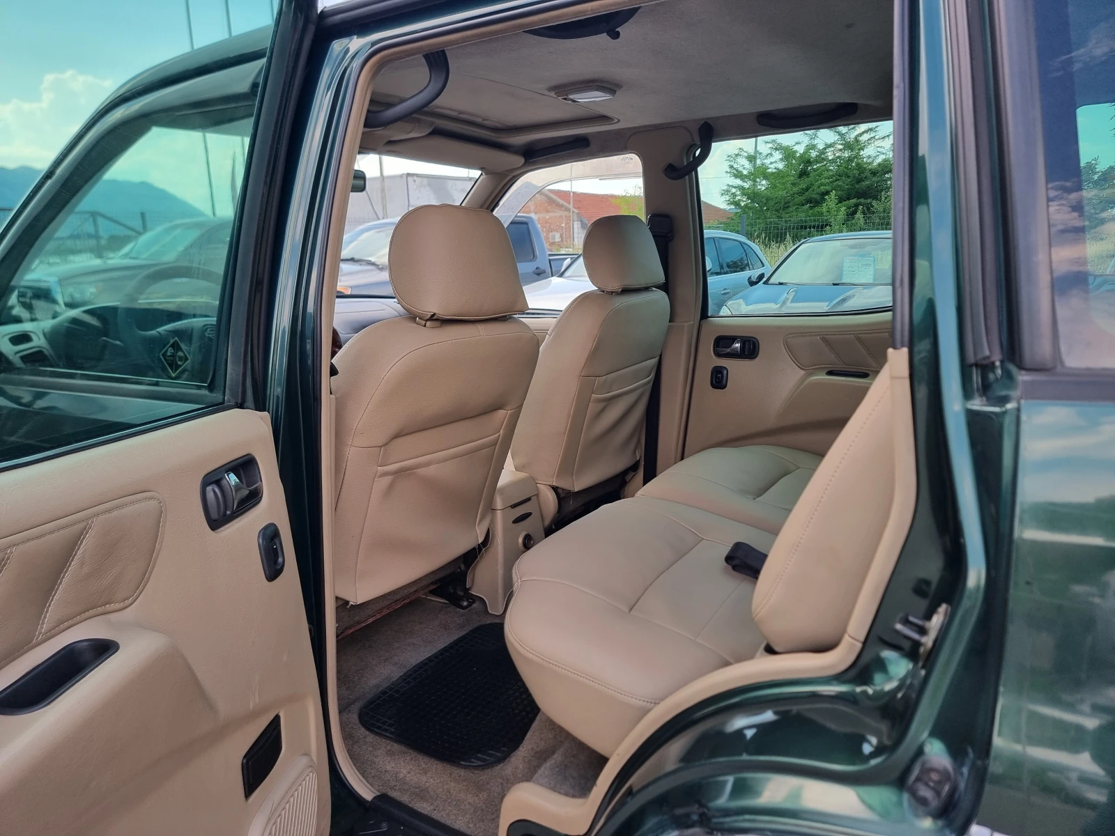 Nissan Terrano 2.7TDI , снимка 11 - Автомобили и джипове - 54878225