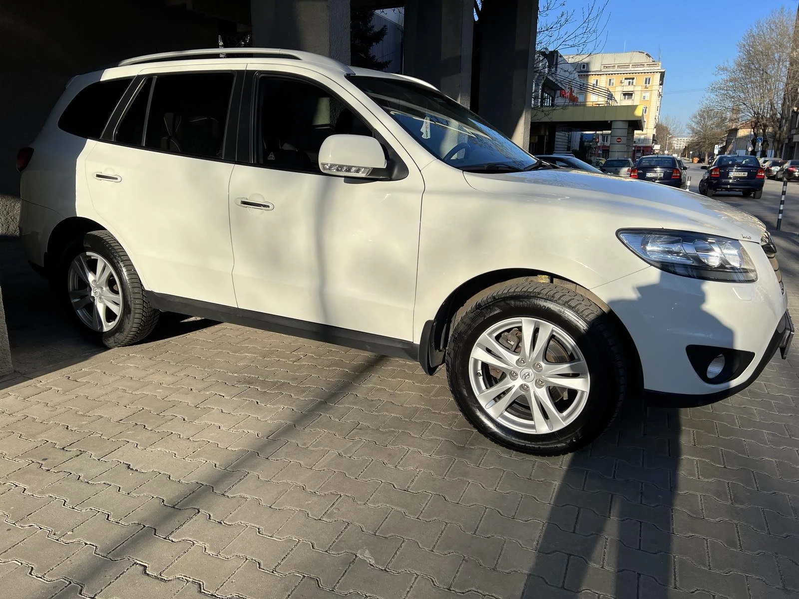 Hyundai Santa fe 2.2 Автомат, снимка 5 - Автомобили и джипове - 55176768