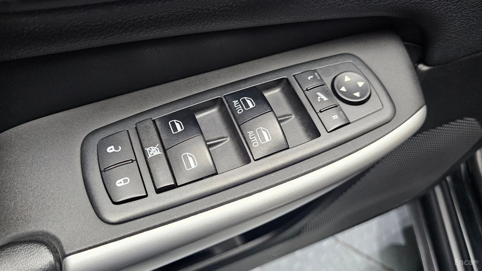 Jeep Cherokee 2.4* Longitude High* AWD* ПОДГРЕВ* КАМЕРА* ШИБИДАХ, снимка 13 - Автомобили и джипове - 55485090