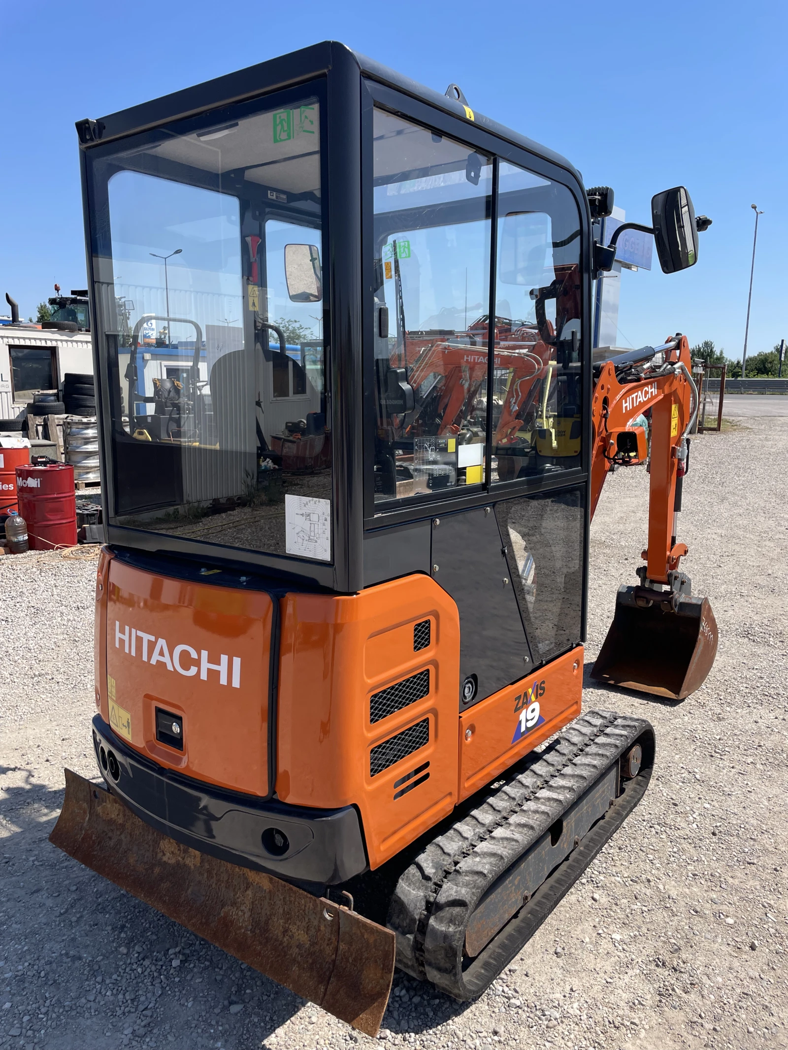 Багер Hitachi ZX 19-6, снимка 13 - Индустриална техника - 54269578