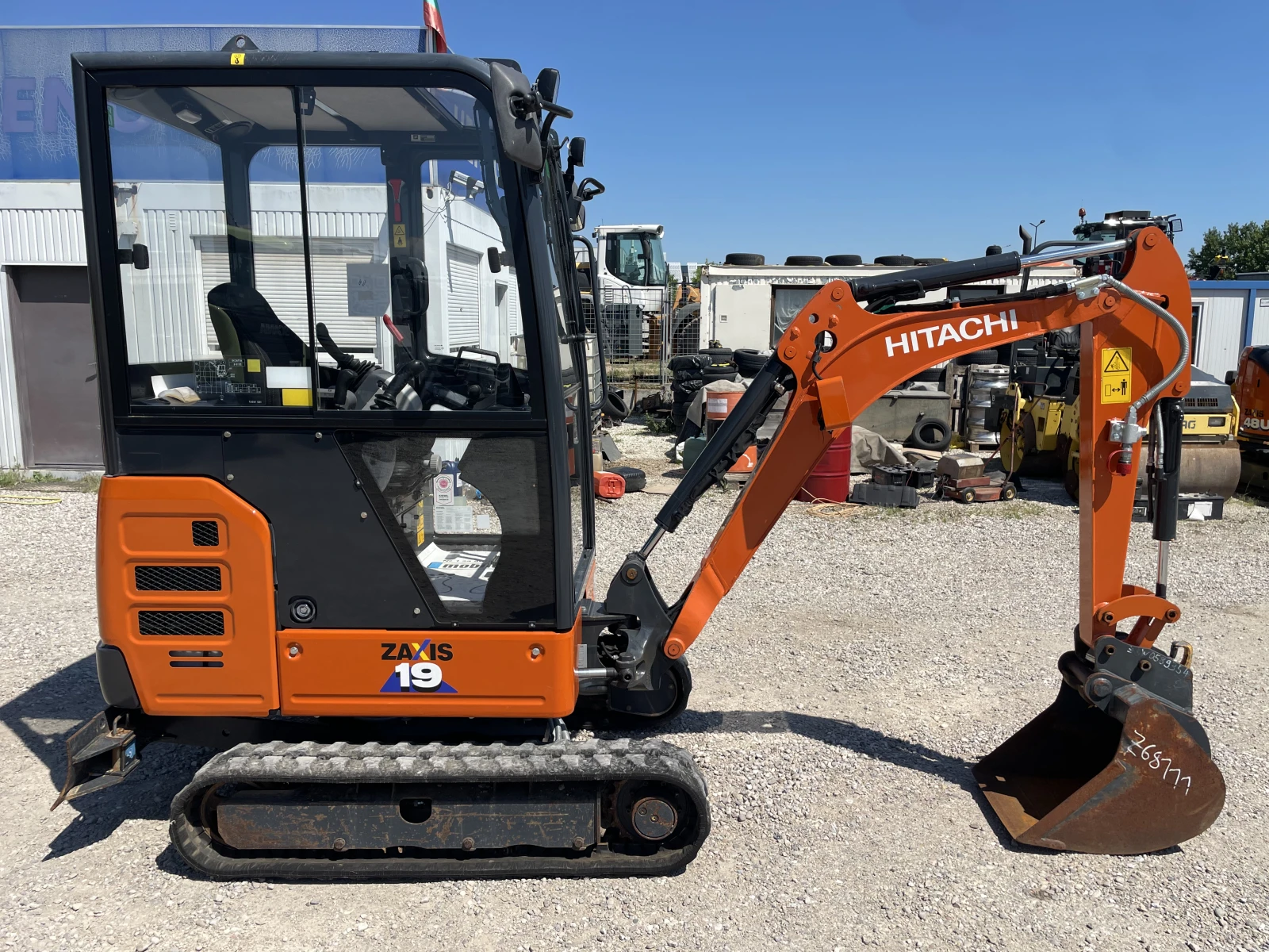 Багер Hitachi ZX 19-6, снимка 10 - Индустриална техника - 54269578