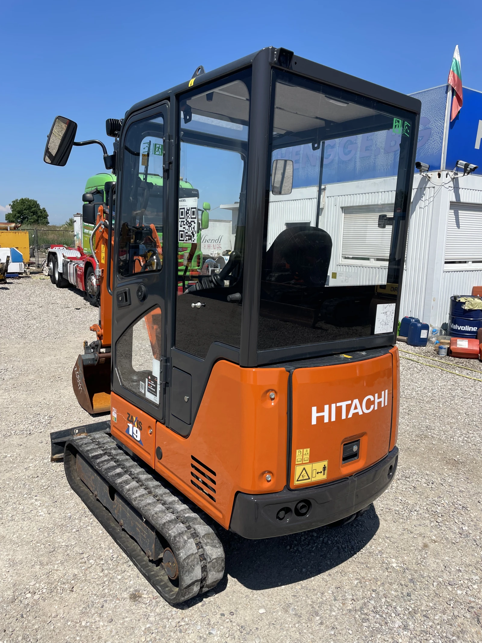 Багер Hitachi ZX 19-6, снимка 4 - Индустриална техника - 54269578