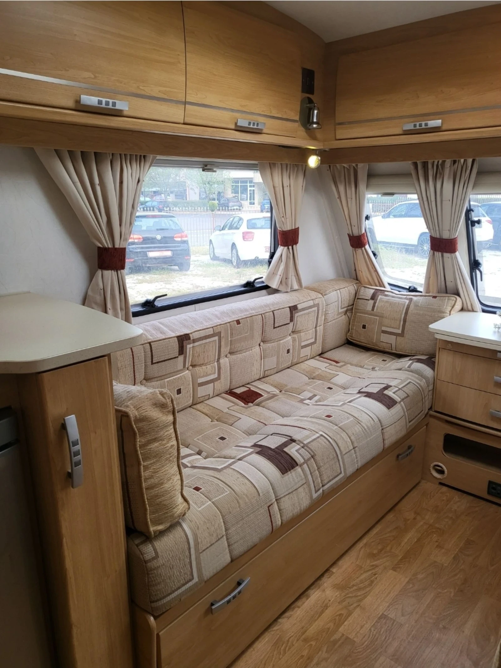 Каравана Други Lunar Quasar 524, снимка 8 - Каравани и кемпери - 54188741