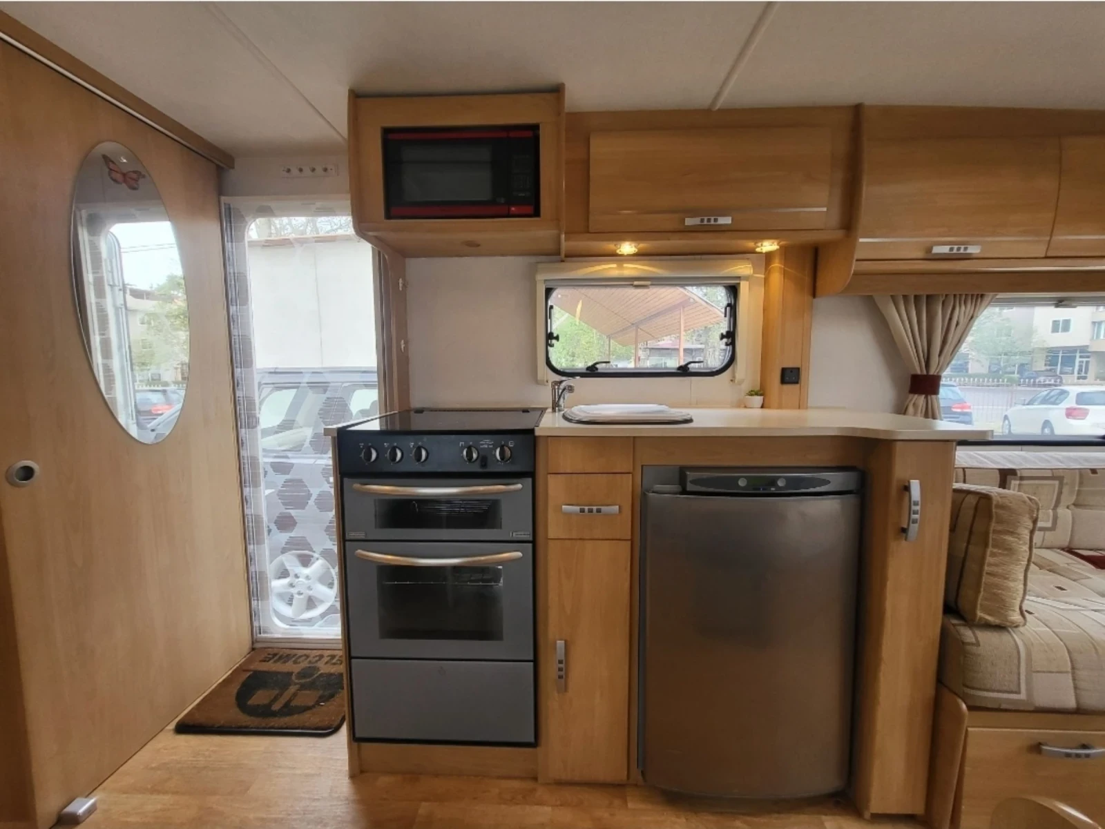 Каравана Други Lunar Quasar 524, снимка 9 - Каравани и кемпери - 54188741