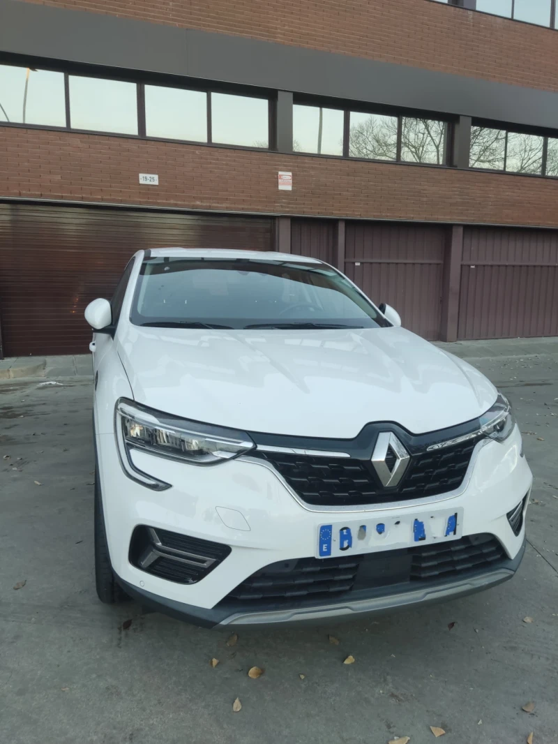 Renault Arkana 1.3 TCE мек хибрид , снимка 1 - Автомобили и джипове - 48496935