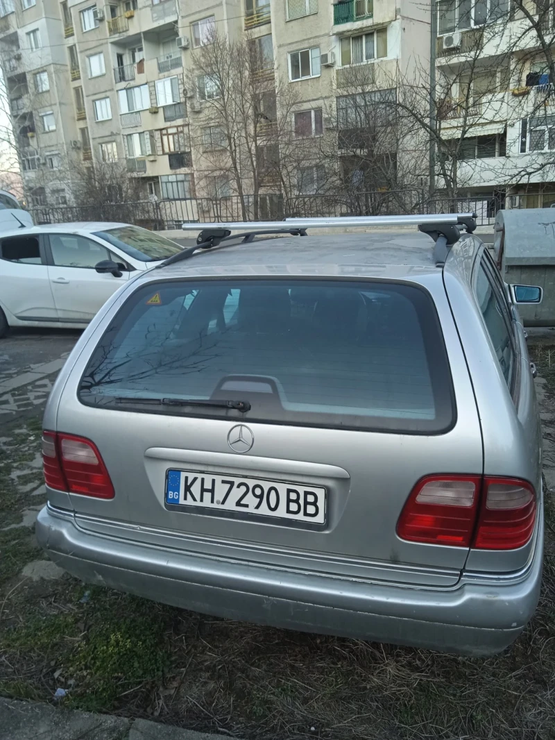 Mercedes-Benz E 200 Компресор , снимка 4 - Автомобили и джипове - 49396130