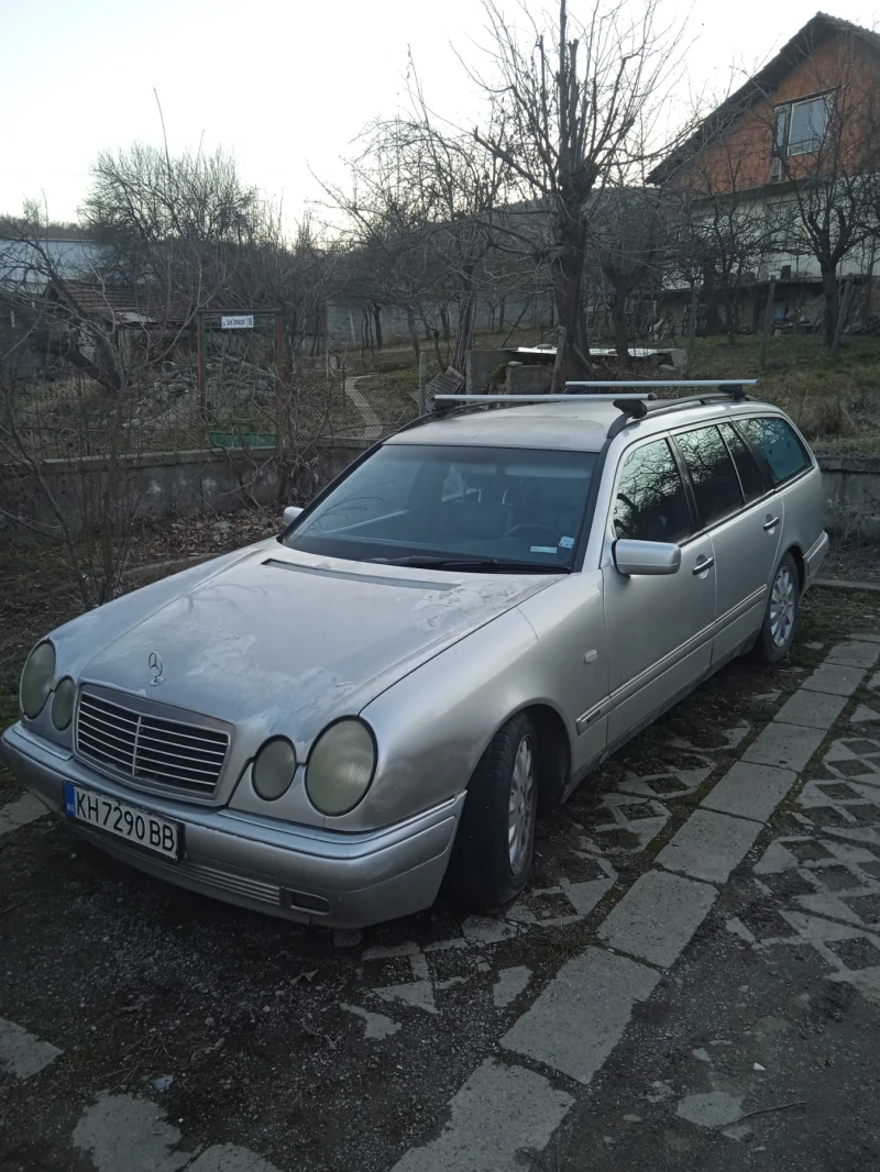 Mercedes-Benz E 200 Компресор , снимка 1 - Автомобили и джипове - 49396130