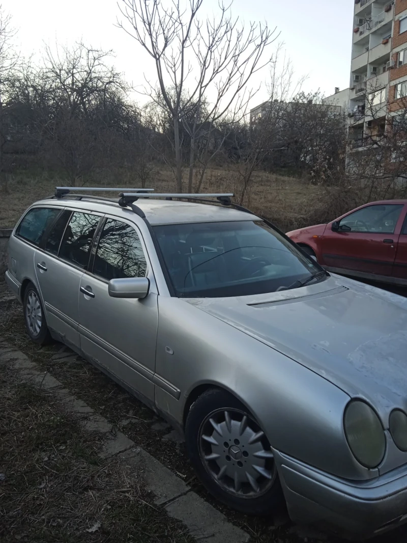 Mercedes-Benz E 200 Компресор , снимка 3 - Автомобили и джипове - 49396130