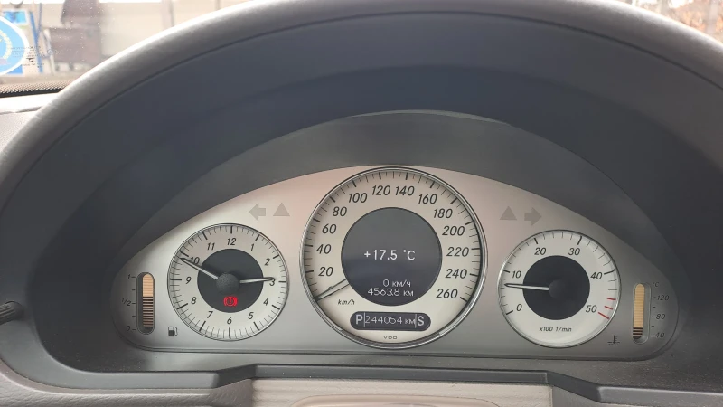 Mercedes-Benz E 280, снимка 10 - Автомобили и джипове - 52599478