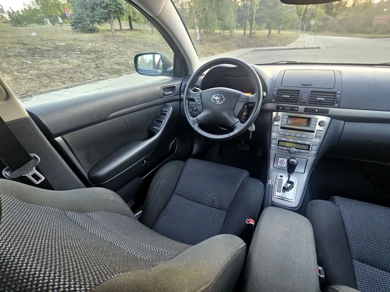 Toyota Avensis 1.8 VVTi  Автоматик, Фейслифт , снимка 11 - Автомобили и джипове - 51647149