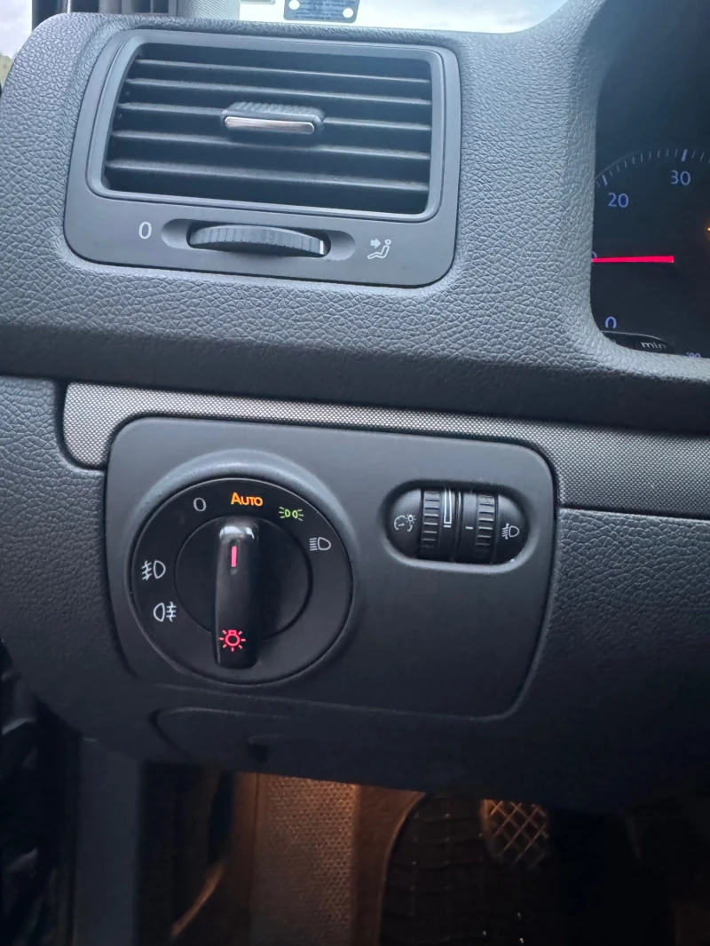 VW Golf 1, 9/105hp/KLIMATRONIK/Carplay/, снимка 7 - Автомобили и джипове - 53124309