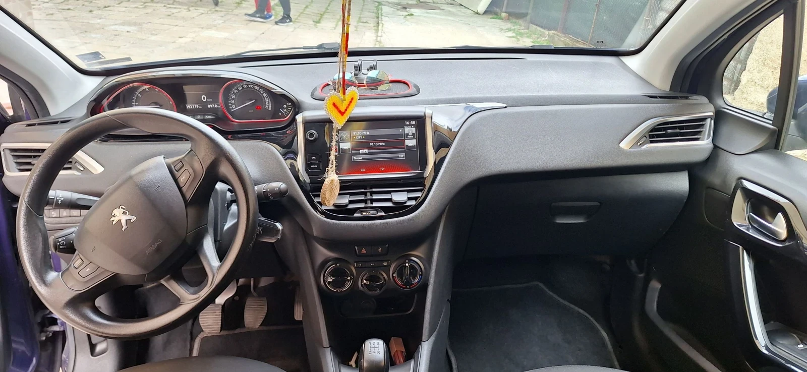 Peugeot 208  - изображение 9