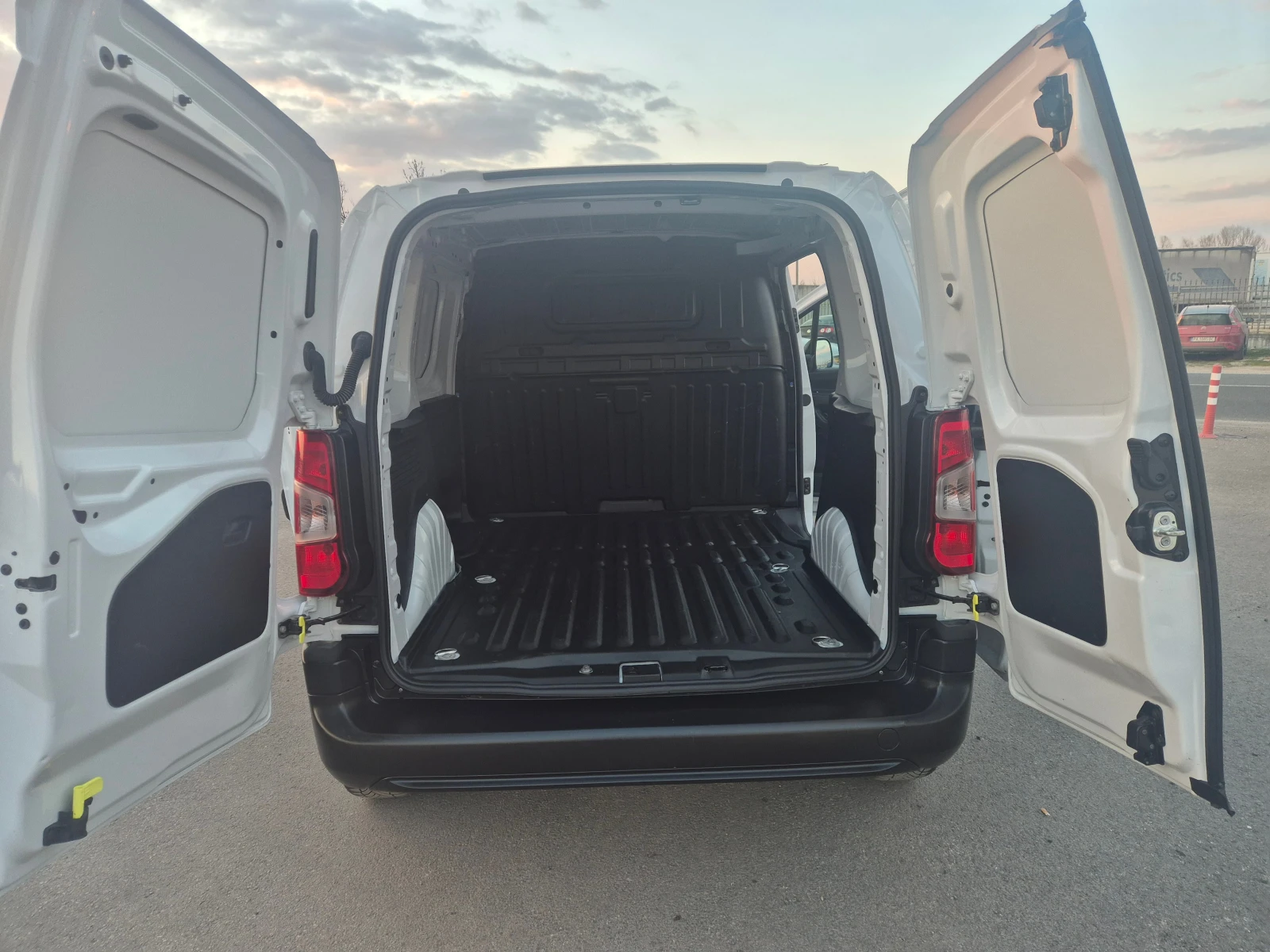 Citroen Berlingo M 1000 1.5 HDi 102 кс. MT6, снимка 11 - Автомобили и джипове - 53738494