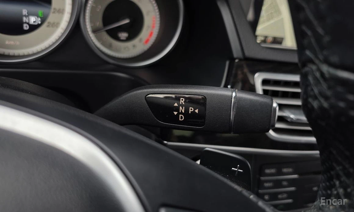 Mercedes-Benz E 300, снимка 9 - Автомобили и джипове - 53749921