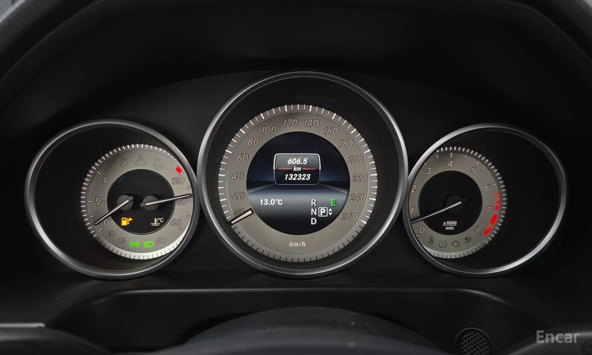 Mercedes-Benz E 300, снимка 8 - Автомобили и джипове - 53749921