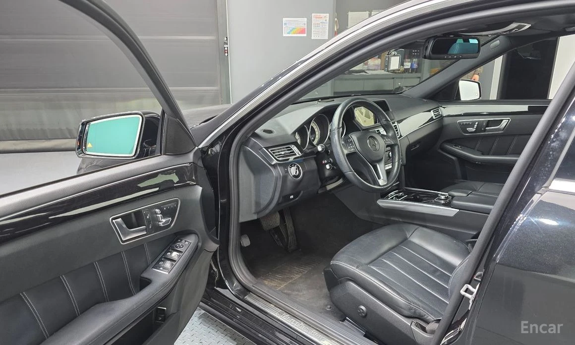 Mercedes-Benz E 300, снимка 10 - Автомобили и джипове - 53749921