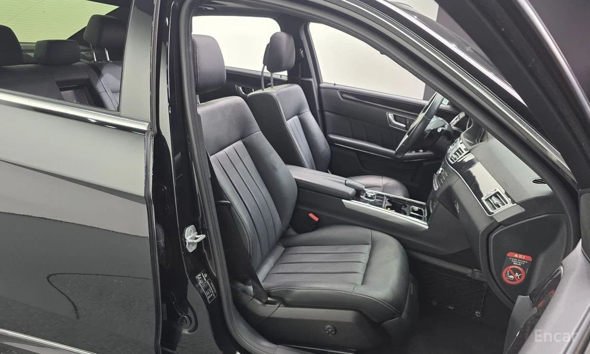 Mercedes-Benz E 300, снимка 12 - Автомобили и джипове - 53749921