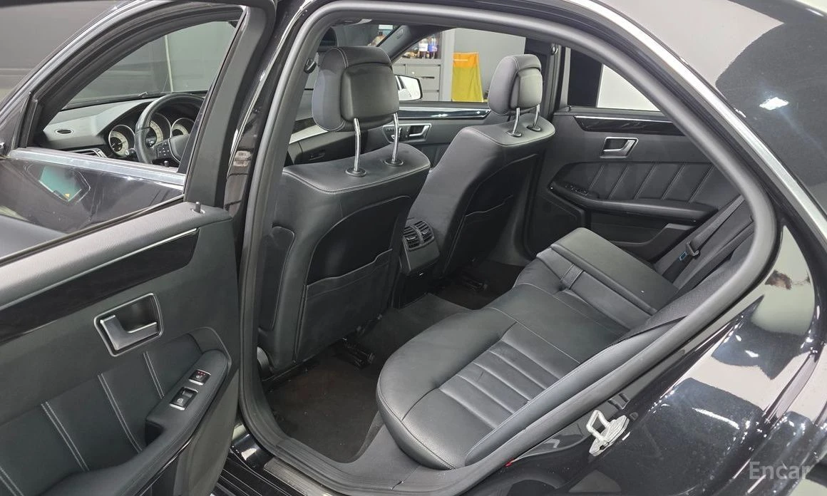 Mercedes-Benz E 300, снимка 11 - Автомобили и джипове - 53749921