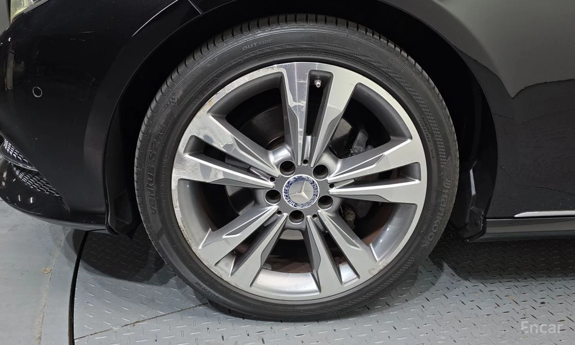 Mercedes-Benz E 300, снимка 5 - Автомобили и джипове - 53749921