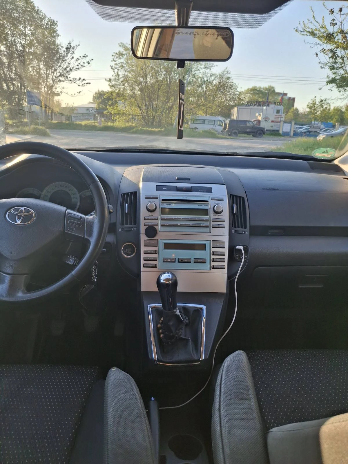 Toyota Corolla verso 1.8 VVT-i LPG/ГАЗ, снимка 6 - Автомобили и джипове - 54322283