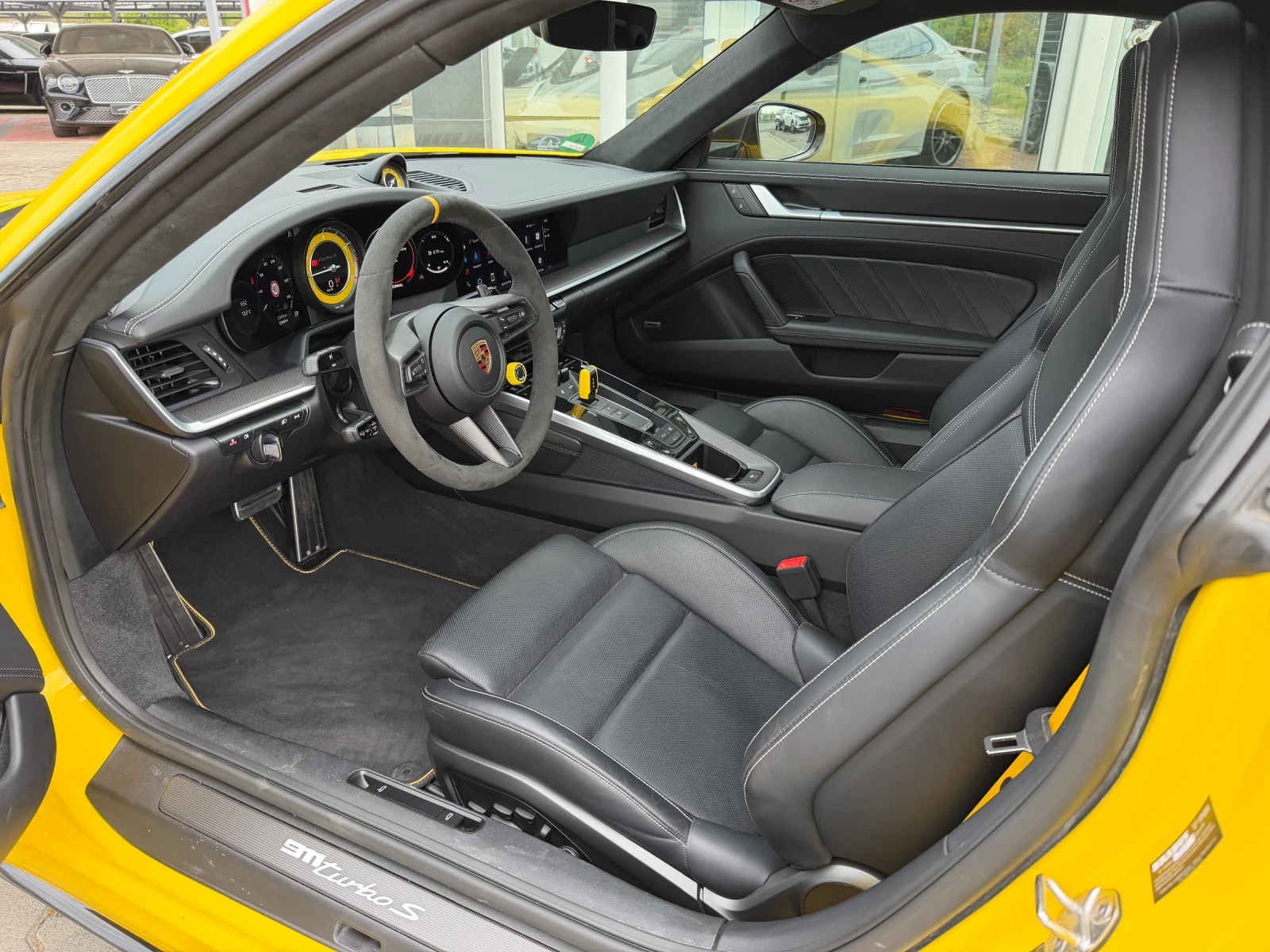 Porsche 911 TURBO S#BRABUS#CARBON#ALCANTARA#PDCC#PANORAMA#, снимка 13 - Автомобили и джипове - 54360545