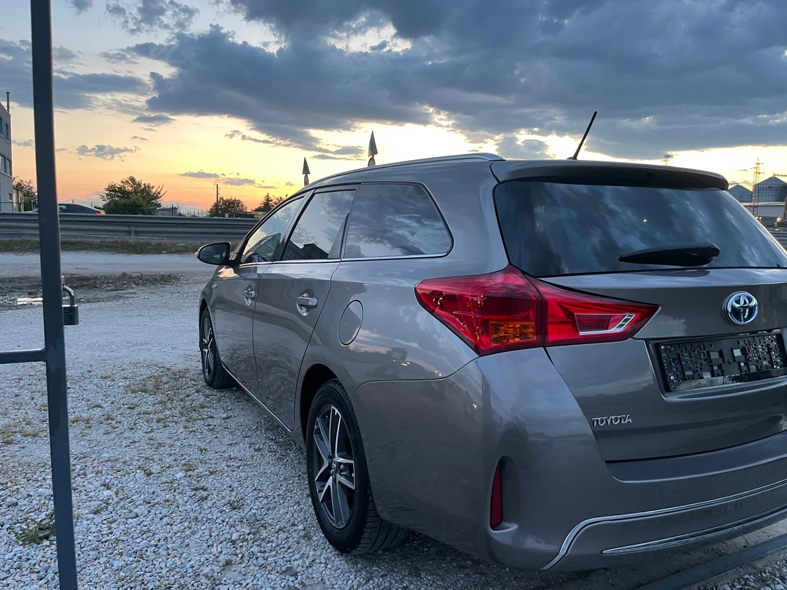 Toyota Auris 1.8Hybrid Lounge 136k.c. 172000�� ���������!!! | Mobile.bg � ����������� 8