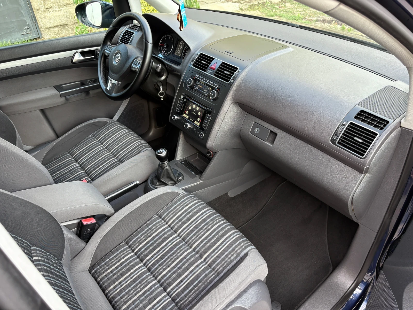 VW Touran CROSS 2.0TDI 7места* Камера* Навигация* , снимка 8 - Автомобили и джипове - 55398438