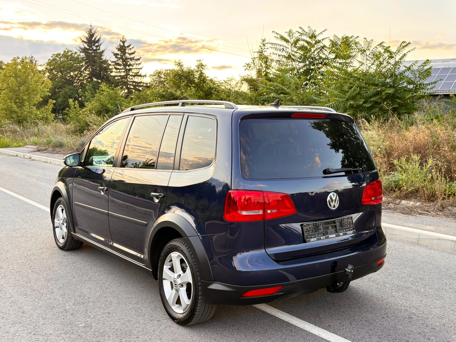 VW Touran CROSS 2.0TDI 7места* Камера* Навигация* , снимка 3 - Автомобили и джипове - 55398438