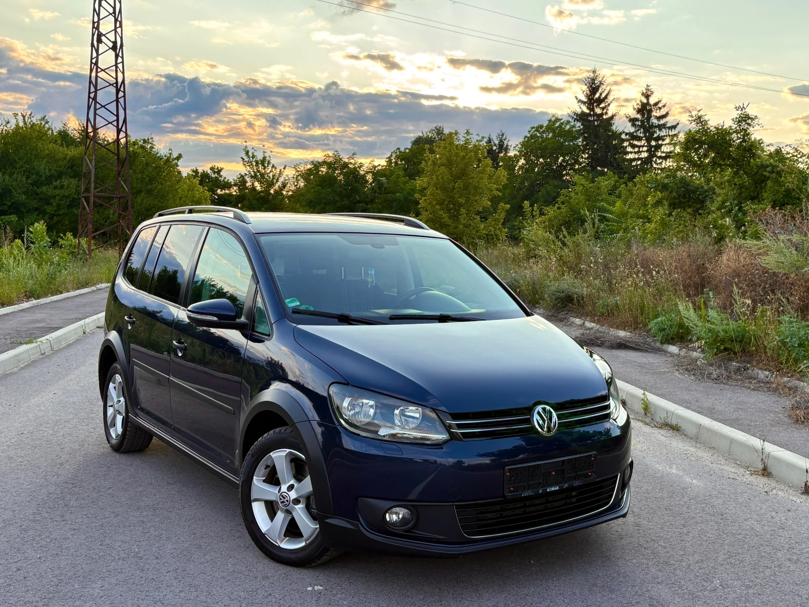 VW Touran CROSS 2.0TDI 7места* Камера* Навигация* , снимка 2 - Автомобили и джипове - 55398438