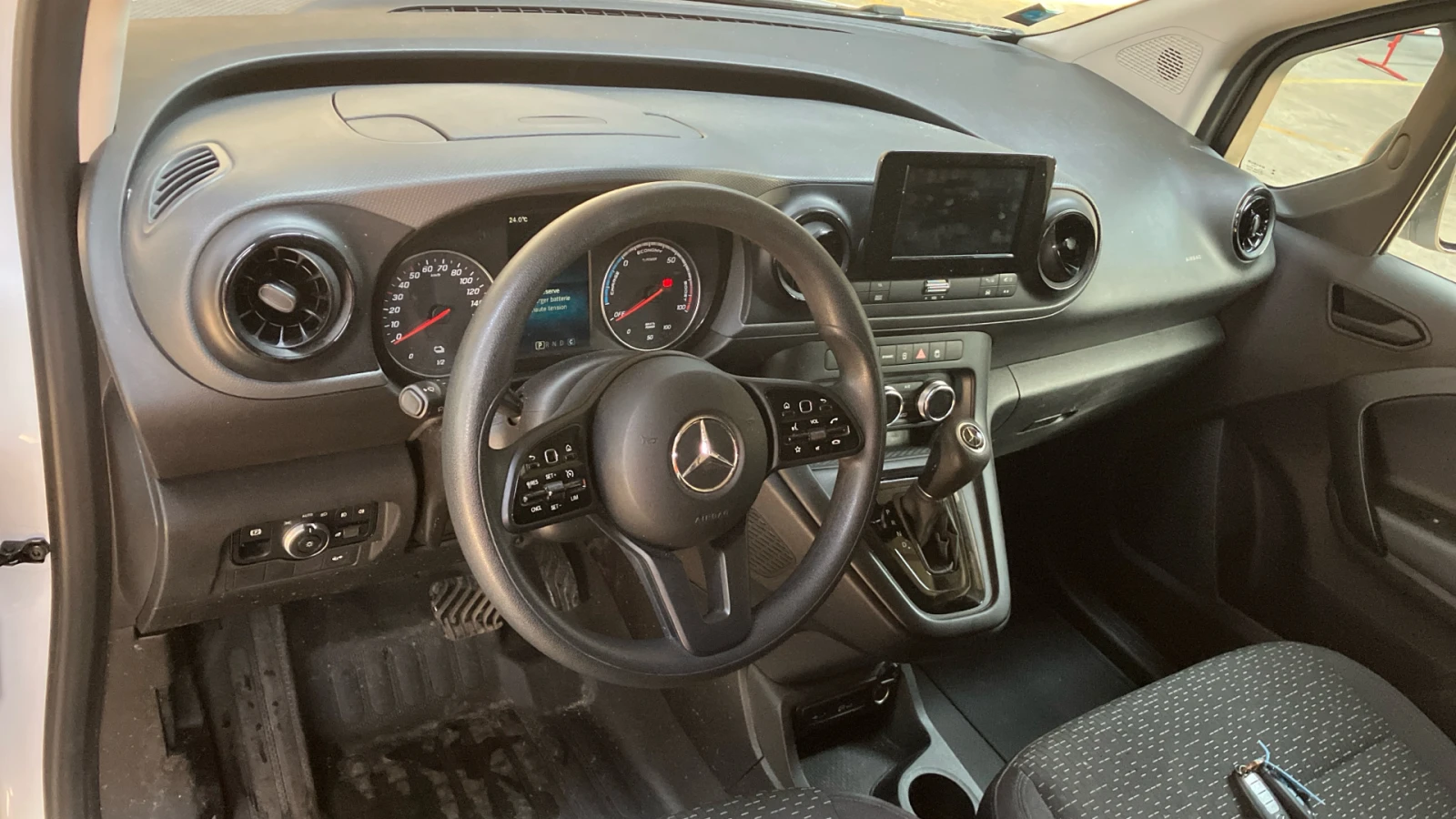 Mercedes-Benz Citan EV 45 kWh 97.6% SoH 3 места, снимка 10 - Автомобили и джипове - 55434240