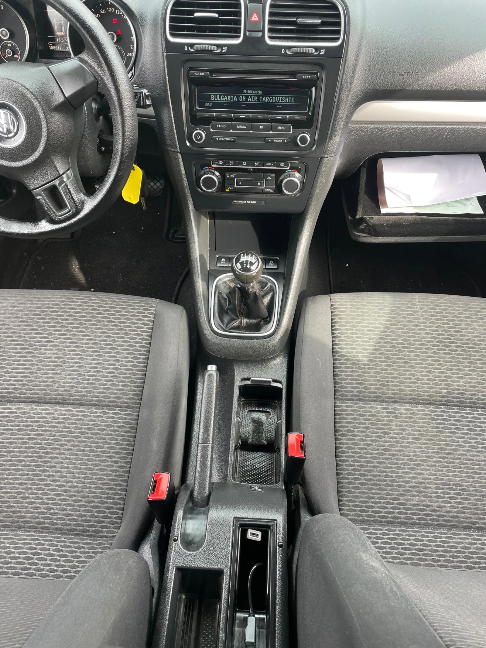 VW Golf 1.6 105 NL, снимка 16 - Автомобили и джипове - 56205467