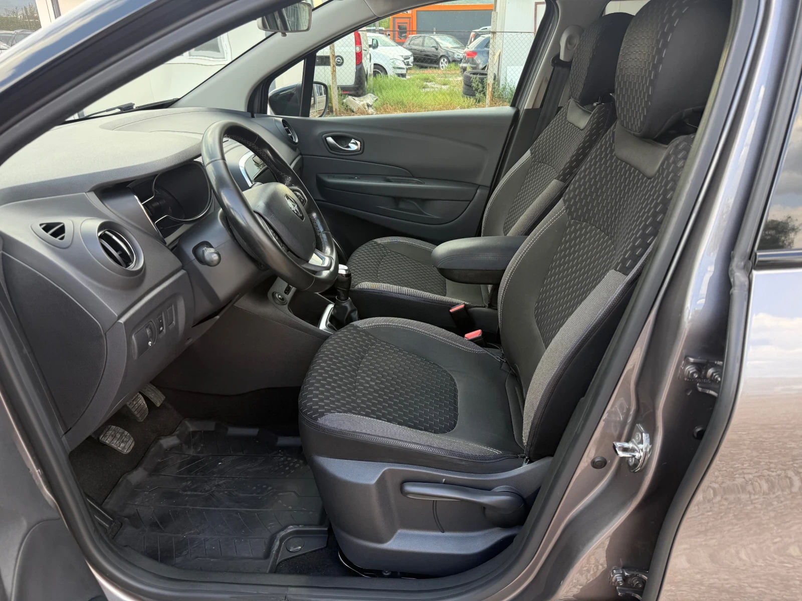 Renault Captur 1.5dCi/Intens/Led Pure Vision/Euro6, снимка 7 - Автомобили и джипове - 56222529