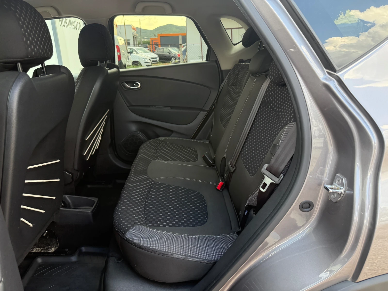 Renault Captur 1.5dCi/Intens/Led Pure Vision/Euro6, снимка 8 - Автомобили и джипове - 56222529