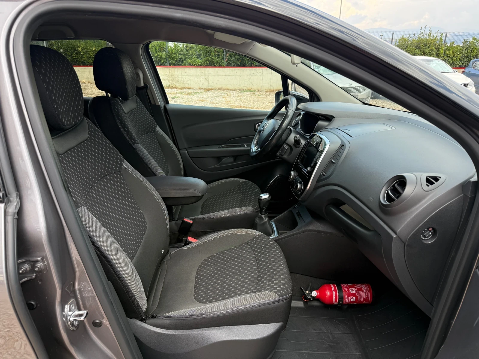 Renault Captur 1.5dCi/Intens/Led Pure Vision/Euro6, снимка 11 - Автомобили и джипове - 56222529