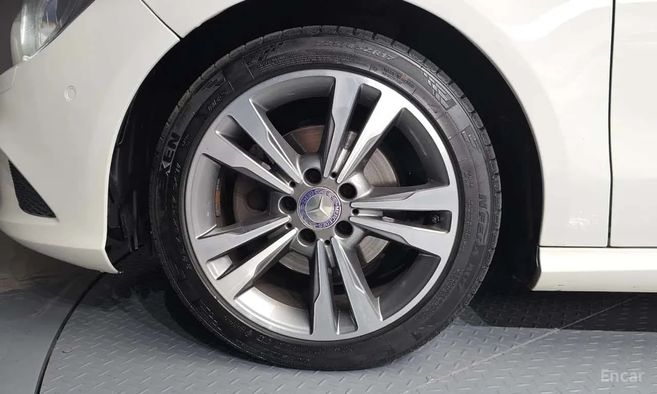 Mercedes-Benz CLA 200 d , снимка 5 - Автомобили и джипове - 56310144