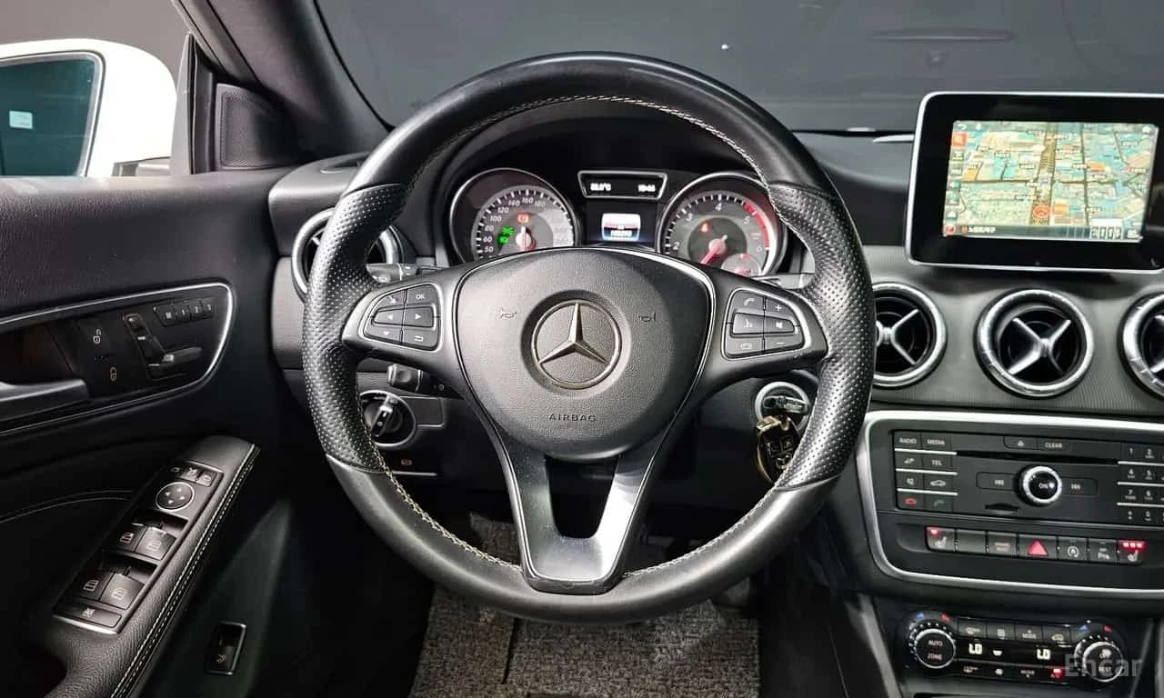 Mercedes-Benz CLA 200 d , снимка 12 - Автомобили и джипове - 56310144