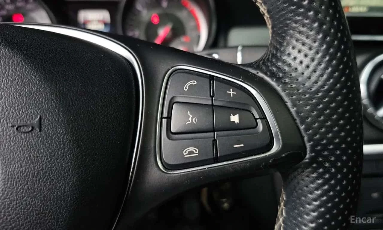 Mercedes-Benz CLA 200 d , снимка 17 - Автомобили и джипове - 56310144