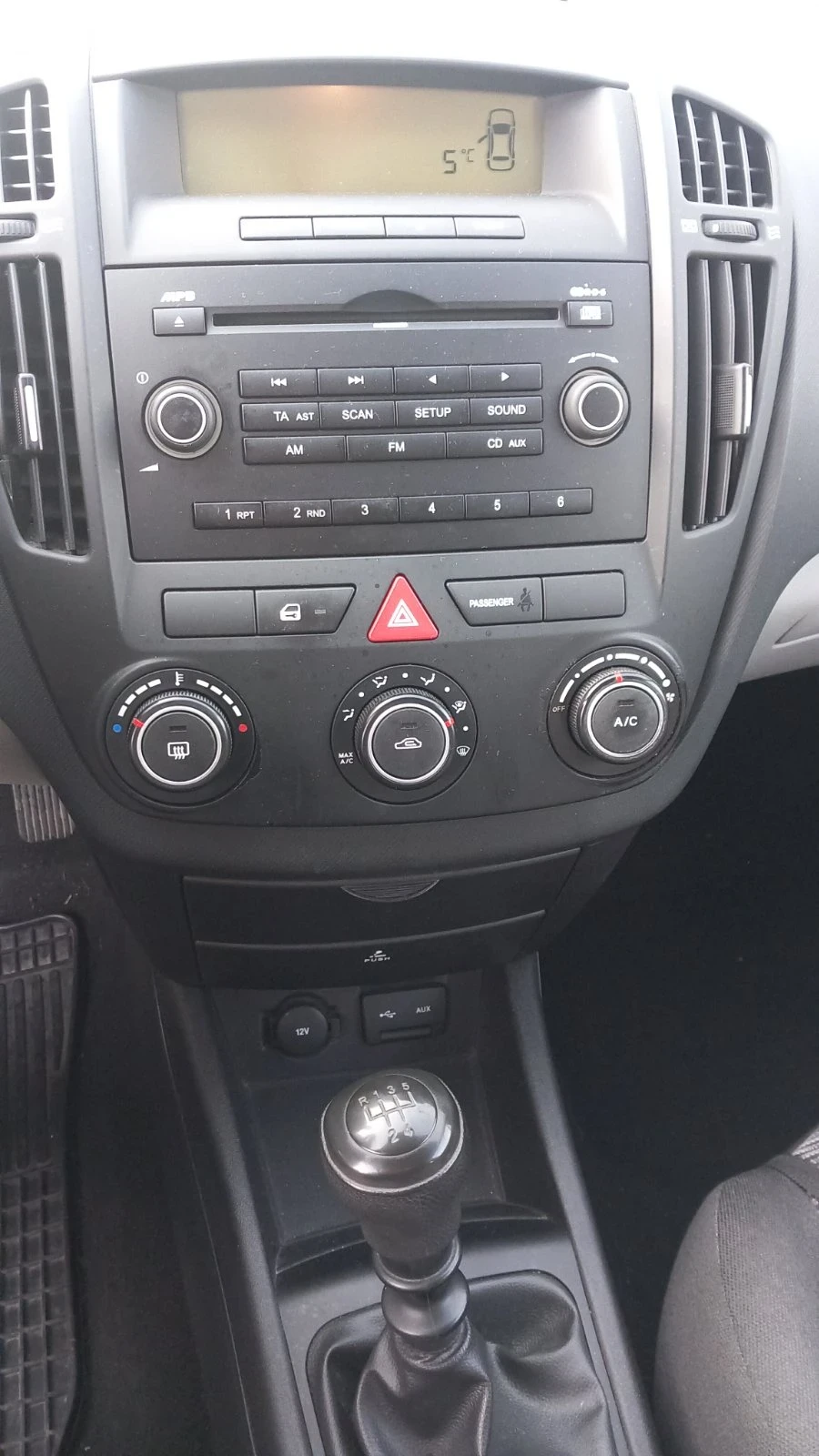 Kia Ceed 1.4i/105kc, климатик , снимка 3 - Автомобили и джипове - 56322330