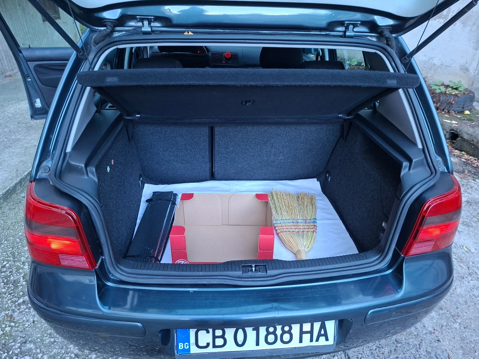 VW Golf 1.6i, снимка 6 - Автомобили и джипове - 56637200