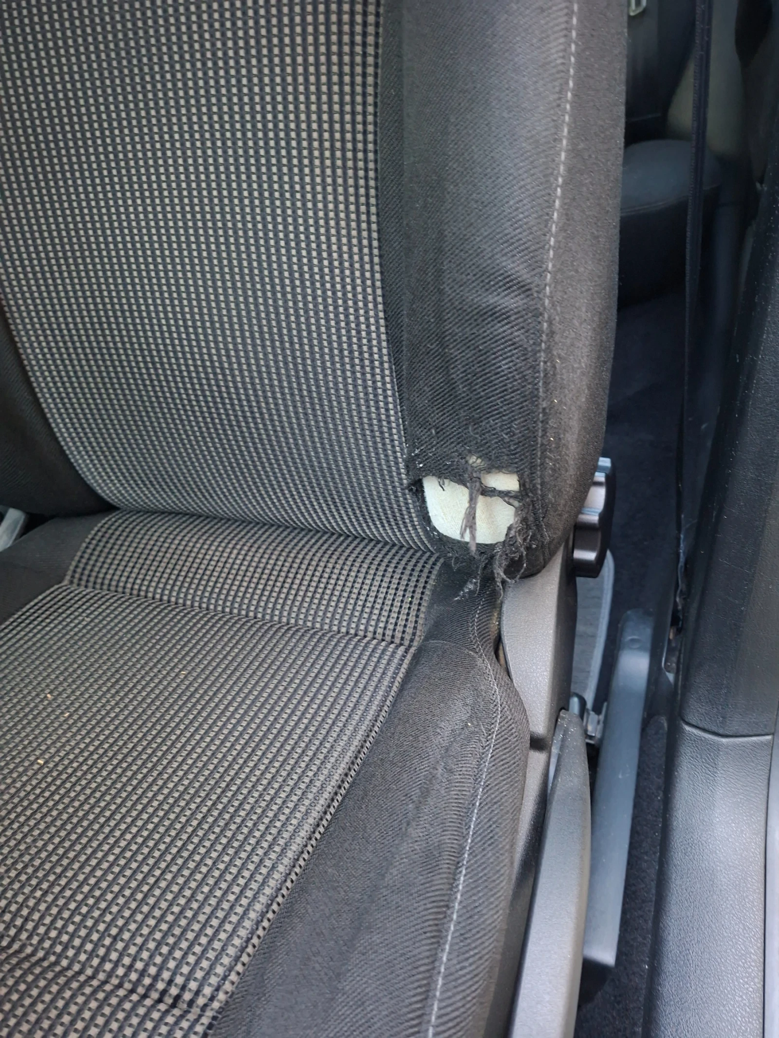 VW Golf 1.6i, снимка 9 - Автомобили и джипове - 56637200