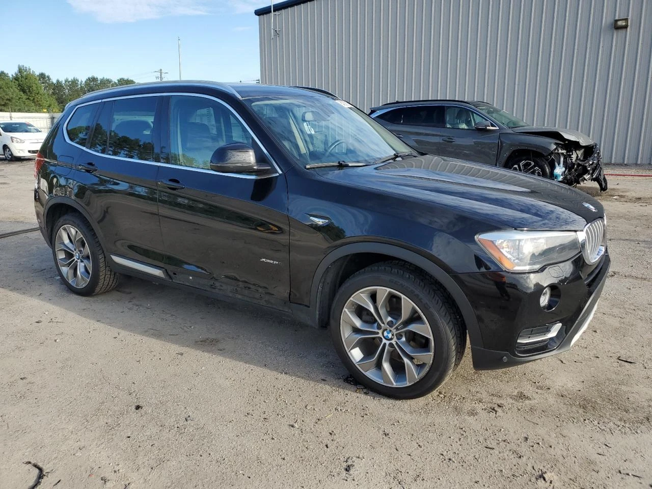 BMW X3 xDrive28i / Sport+ / Panorama / LED / Navi / - изображение 3