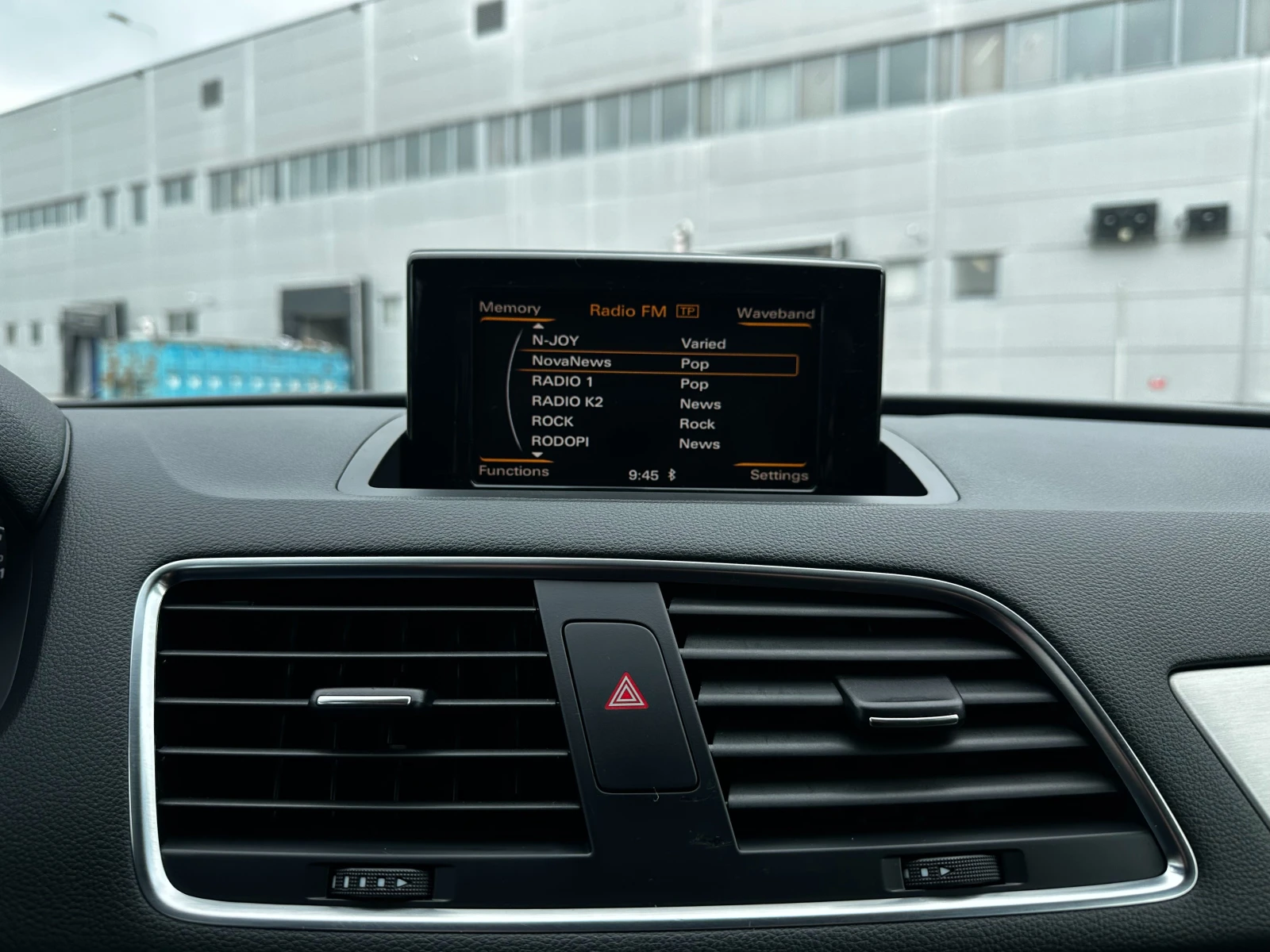 Audi Q3 2.0i 211 к.с./quattro//ГАРАНЦИЯ ОТ КЕНТАВЪР, снимка 15 - Автомобили и джипове - 54607753