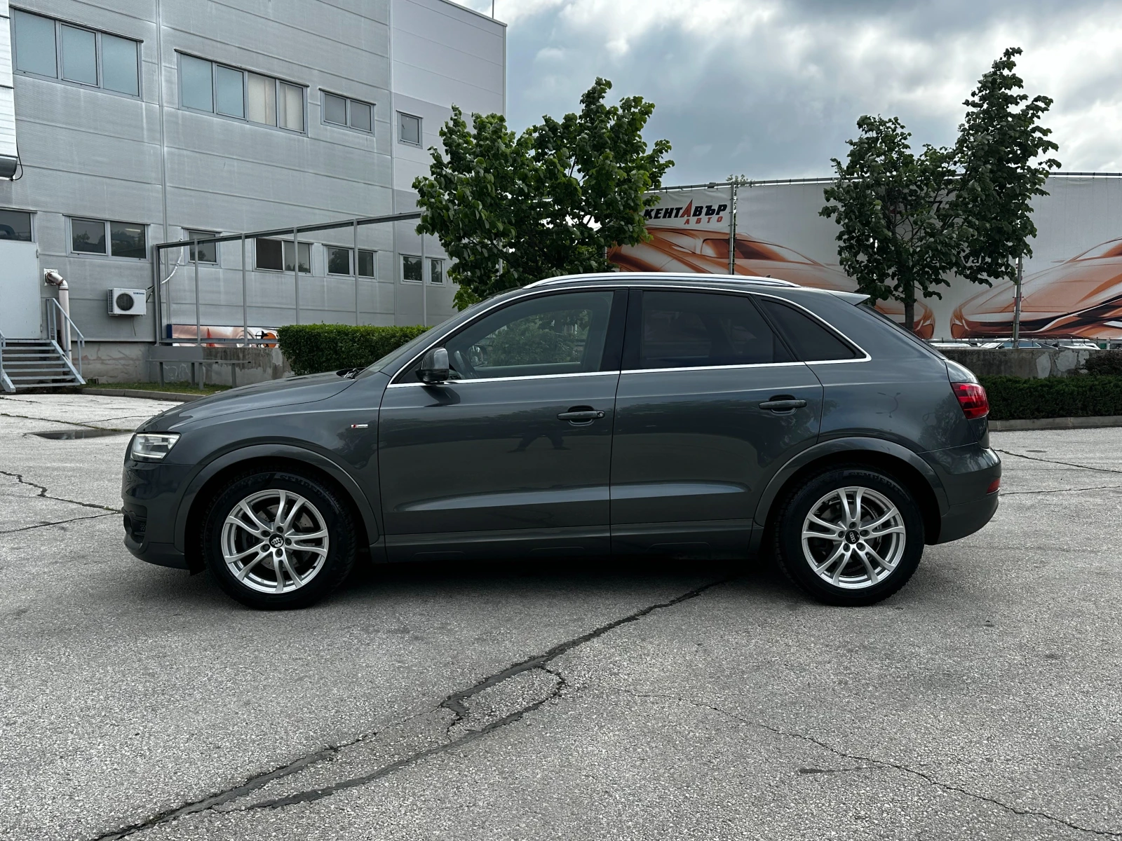 Audi Q3 2.0i 211 к.с./quattro//ГАРАНЦИЯ ОТ КЕНТАВЪР, снимка 2 - Автомобили и джипове - 54607753