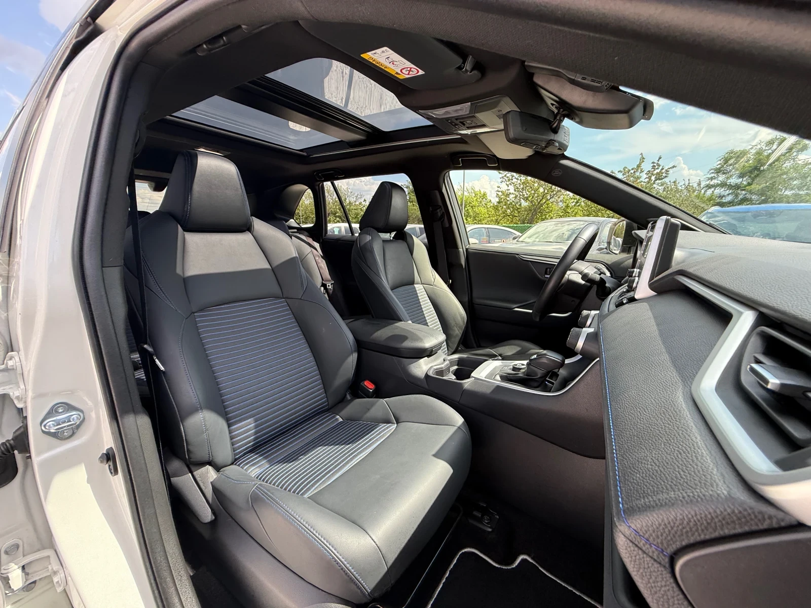 Toyota Rav4 2.5 HYBRID 4x4 Panorama, MAX FULL-FULL, снимка 15 - Автомобили и джипове - 54701817