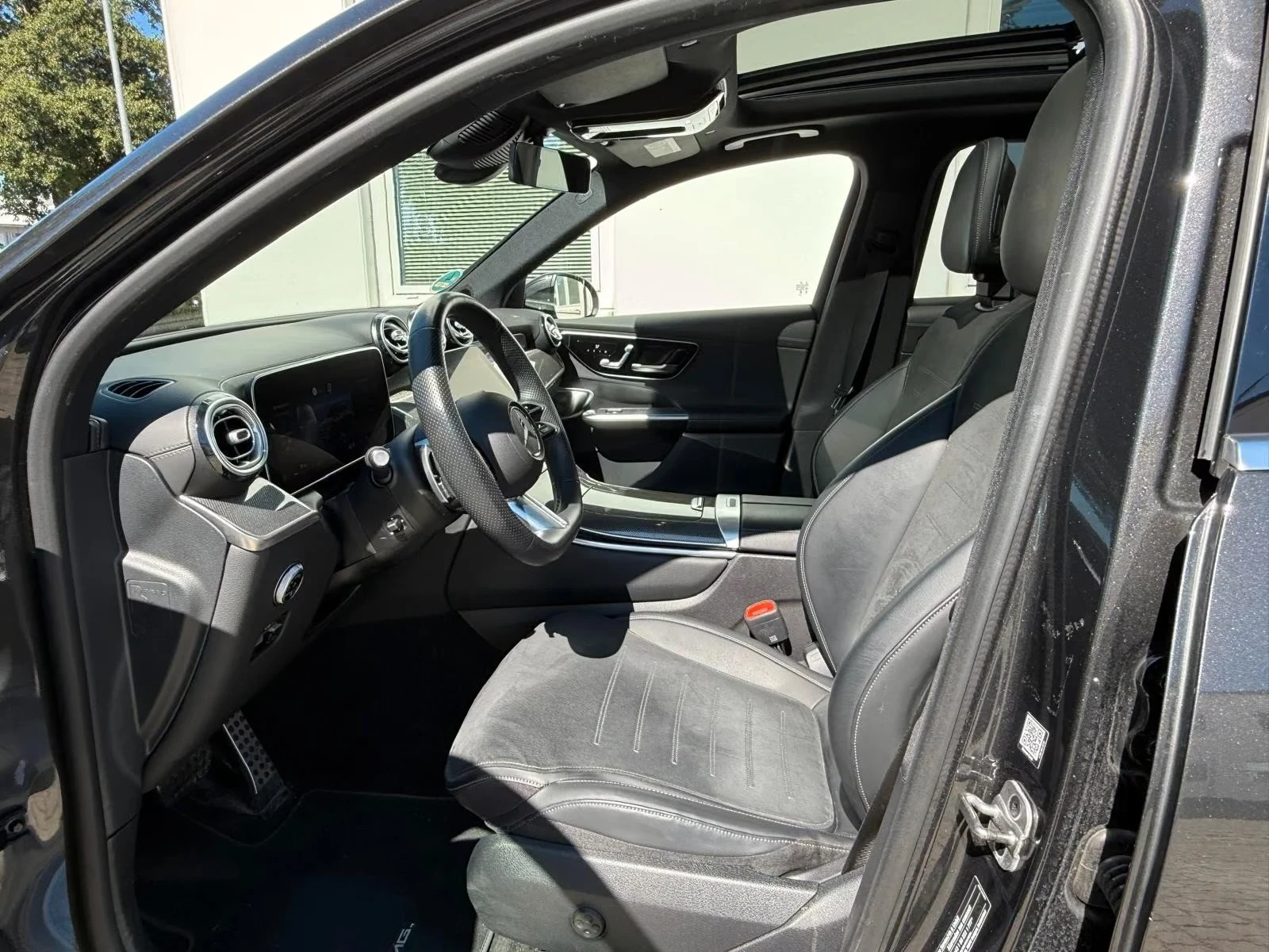 Mercedes-Benz GLC 300 4Matic* AMG* Pano* Burm* 360, снимка 4 - Автомобили и джипове - 55883599