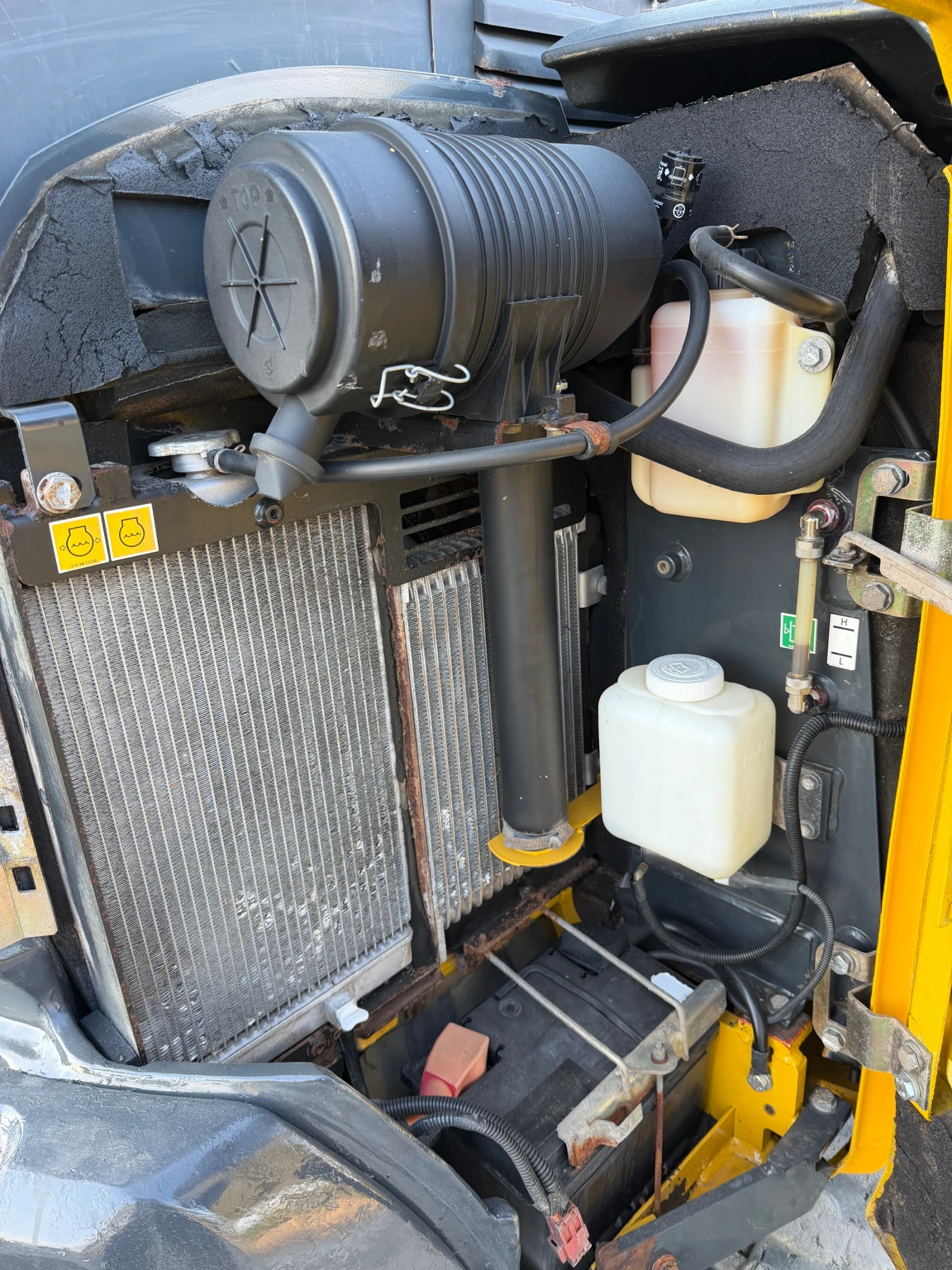 Багер Komatsu Pc27mr-2 , снимка 10 - Индустриална техника - 55849051