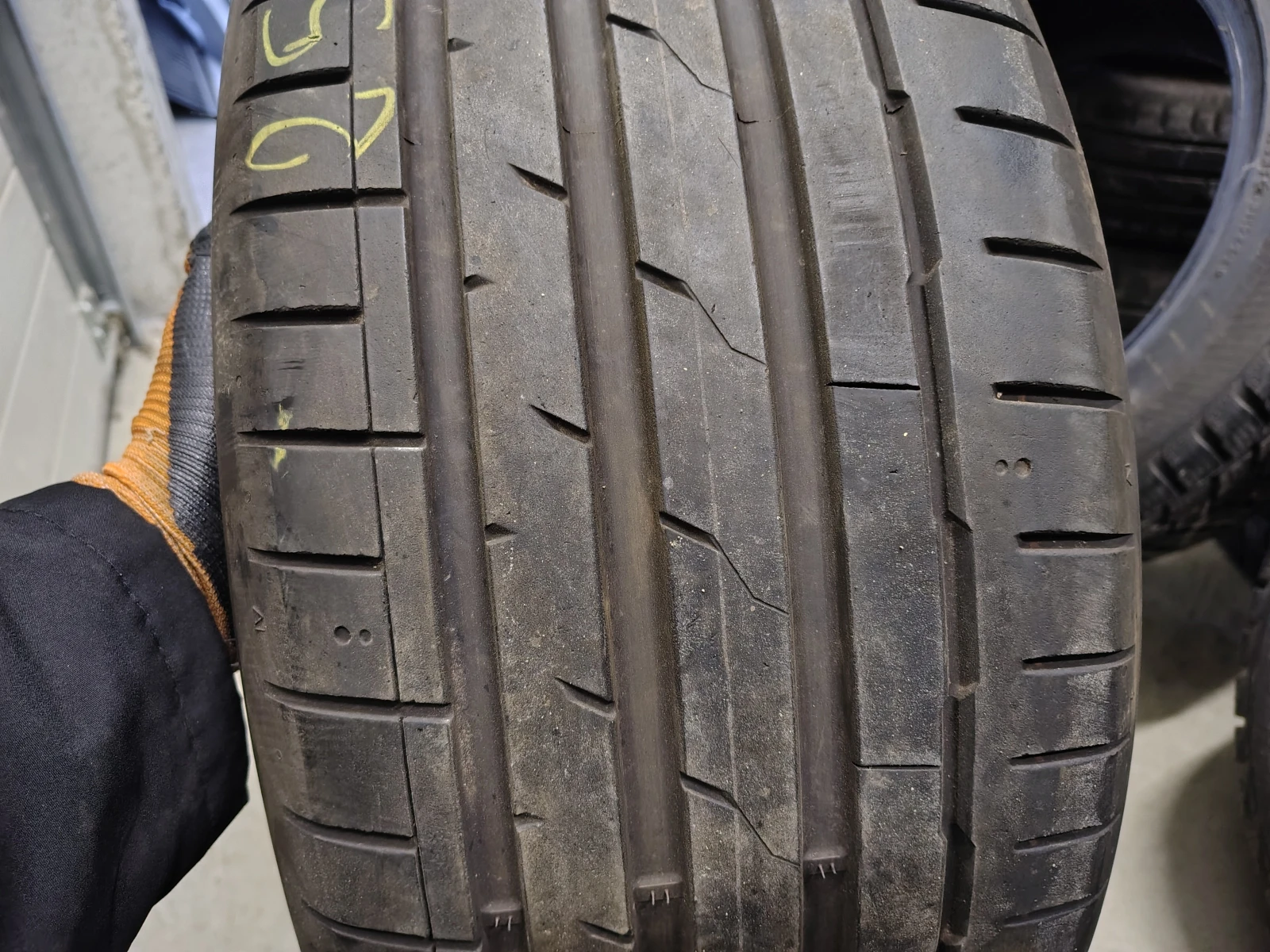 Гуми Летни 255/45R19, снимка 2 - Гуми и джанти - 55841373