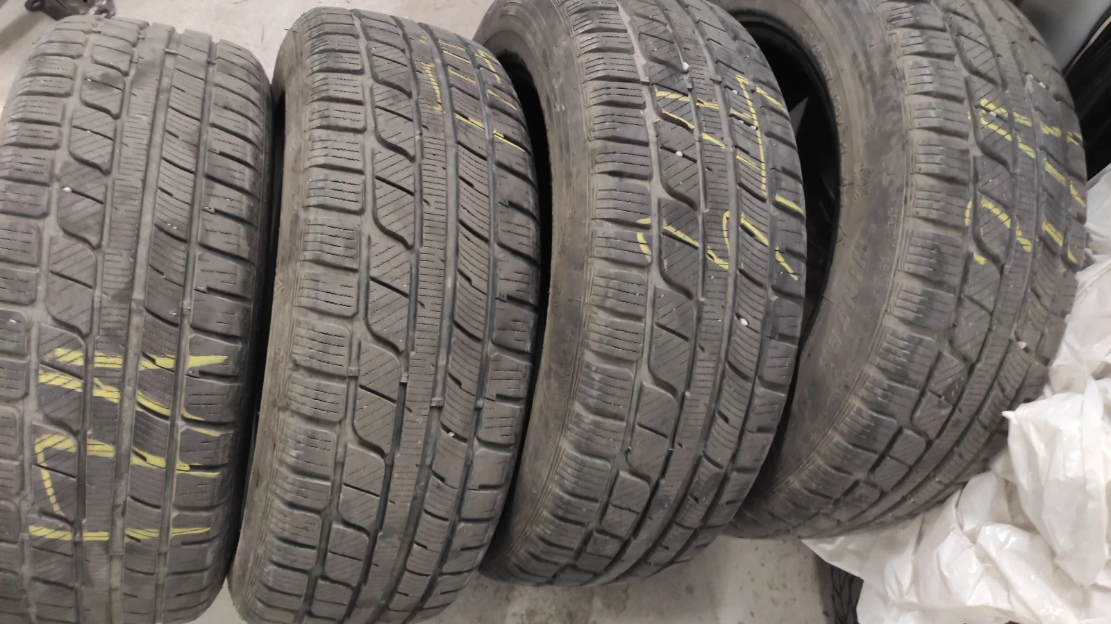 Гуми Зимни 215/60R17