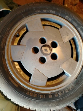 ����� �� �������� �� ���� � ������ 185/65R15 �� Renault