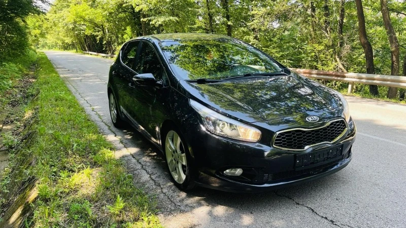 Kia Ceed 1.6i*Led*Кожа*Подгрев*ДигиталноТабло*Кейлес, снимка 2 - Автомобили и джипове - 41474564